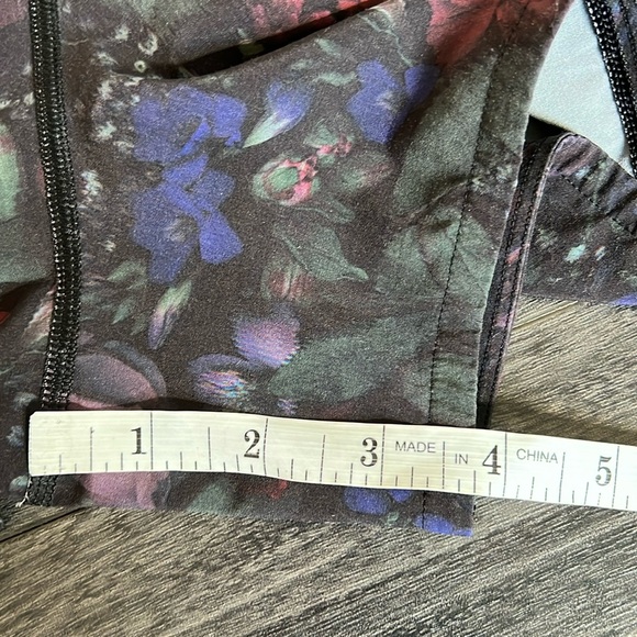 Lululemon Speed  Up Shorts - Picture 7 of 9